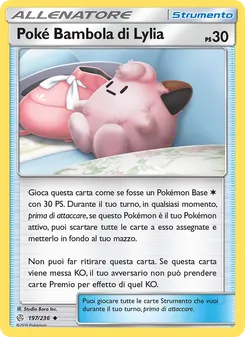 Carta Poké Bambola di Lylia dell'espansione Eclissi Cosmica, numero 197/236
